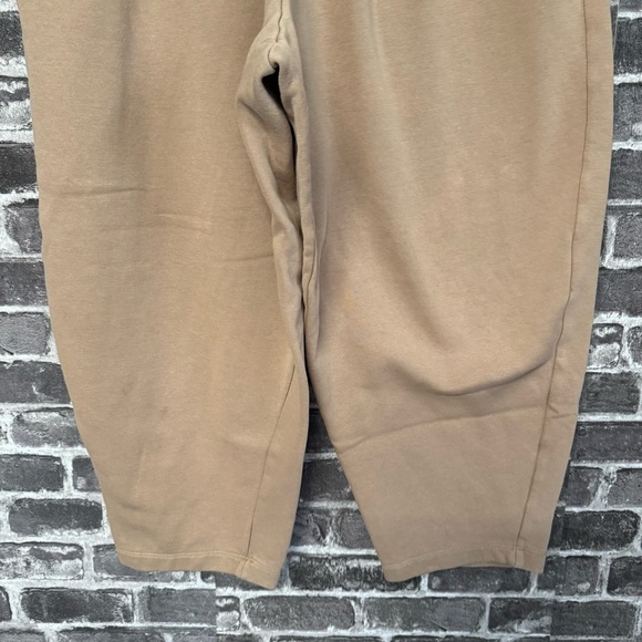 Nike Sportswear Essentials Fleece Curve Pants tan pockets sweatpants - Picture 7 of 11